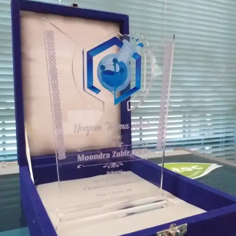 Science & Academic Award Plaque – Custom Acrylic Trophy